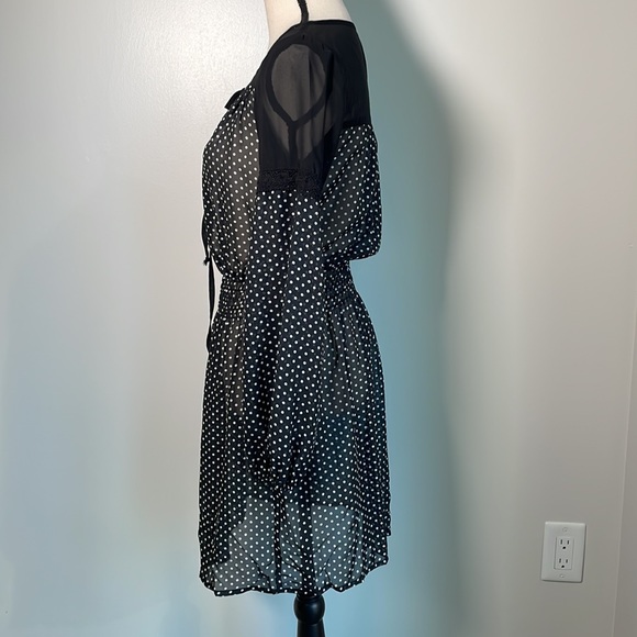 B Darlin Black White Printed V Sheer Neck Smocked Mini Long Sleeve Dress 3/4 - Picture 6 of 11